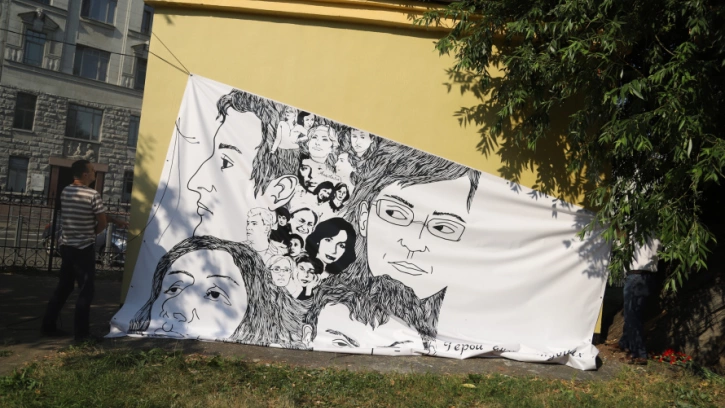 Полиция задержала автора баннера с мертвыми оппозиционерами