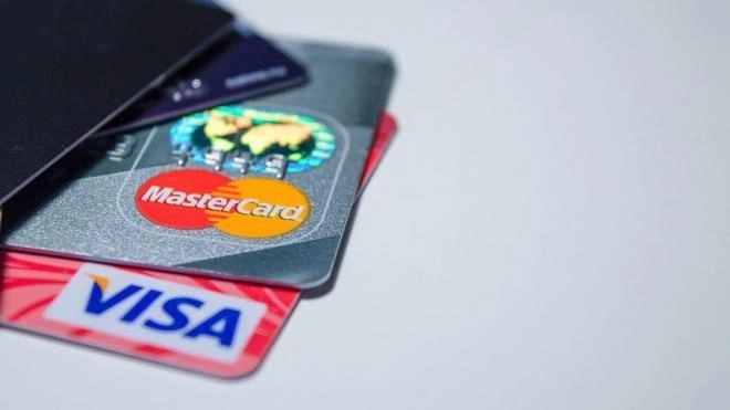 Visa и Mastercard прекратили обслуживание российских карт 