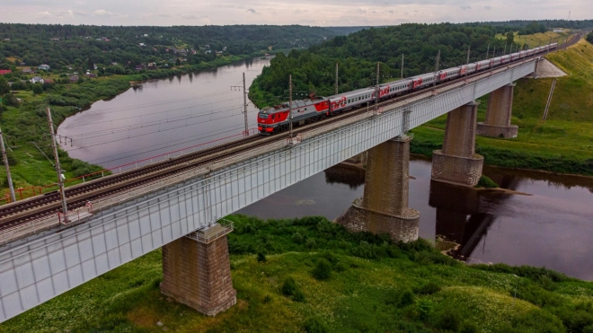 Между Москвой и Петербургом до 31 августа будут курсировать дополнительные поезда