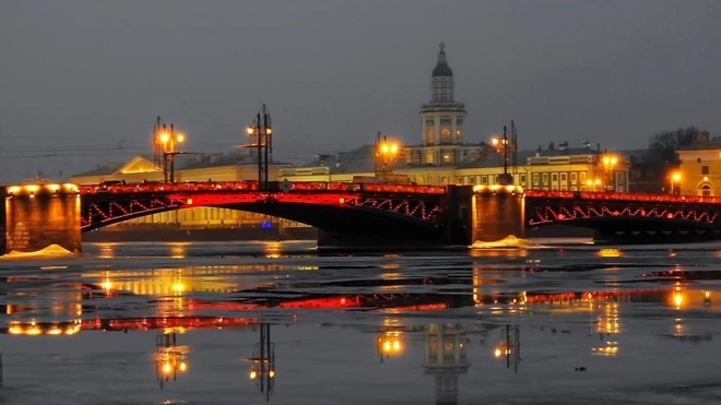 Дворцовый мост подсветят красным цветом в честь китайского нового года
