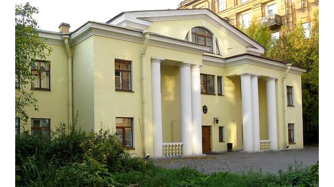 Суд признал неисторическим здание с колоннами на Таврической улице 
