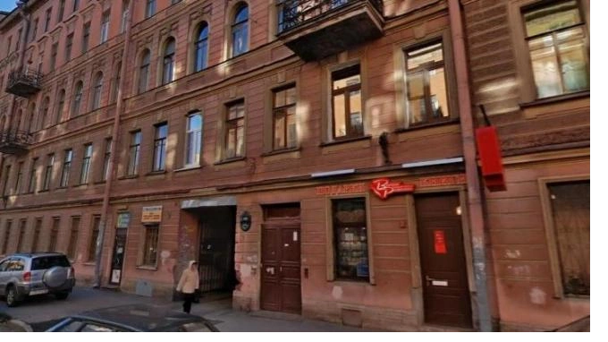 КГИОП объяснил законность сноса балконов с домов в центре Петербурга