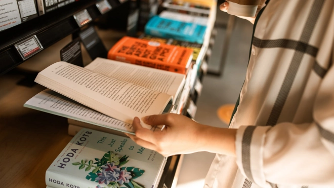 В книжном магазине Петербурга обматерили писателя за вопрос о продаже книг