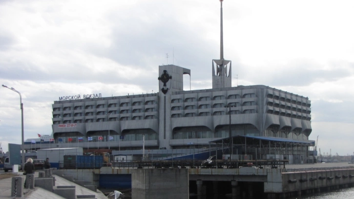 Морской вокзал на Васильевском острове реконструируют под отель 