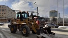 С начала весны с улиц Петербурга вывезли почти 140 тыс. кубометров снега
