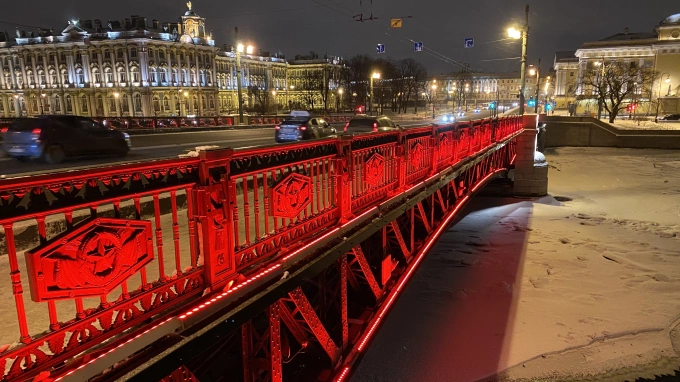 Огни Дворцового моста окрасятся в красный в честь китайского Нового года