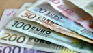 Евро на торгах Мосбиржи упал ниже 62 рублей впервые с 2017 года