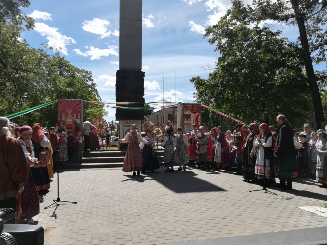 Фестиваль фольклора и ремесел проходит в Луге