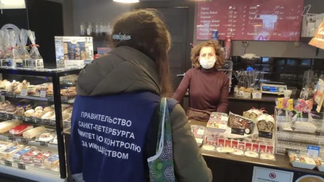 В Петербурге выявили 3 магазина, нарушивших антиковидные меры 