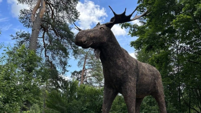 В Приоратском парке появилась полутораметровая скульптура лося Лосилия 