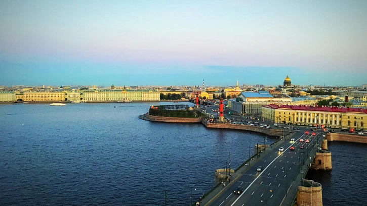 В Петербурге изменится движение по набережным из-за закрытия Биржевого моста 
