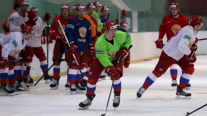 Шесть хоккеистов сборной России заразились коронавирусом