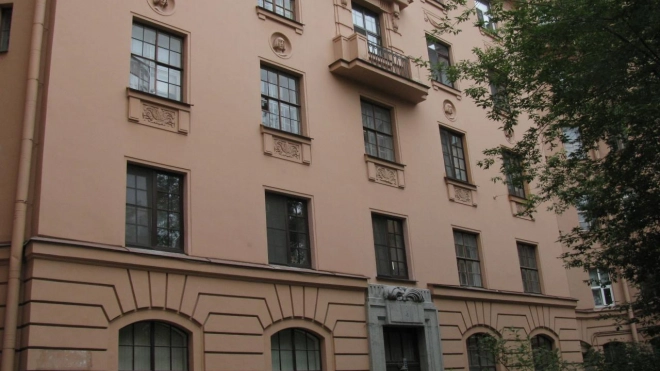 Управляющую компанию оштрафовали за грязные фасады дома-памятника на Профессора Попова