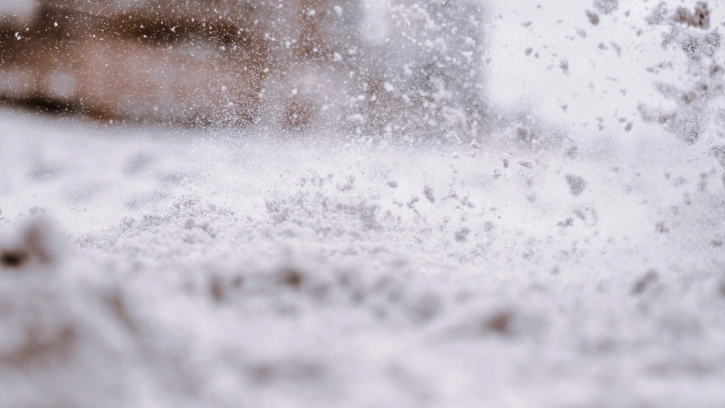 С улиц Петербурга за прошедшую неделю вывезли 13,5 тыс самосвалов снега