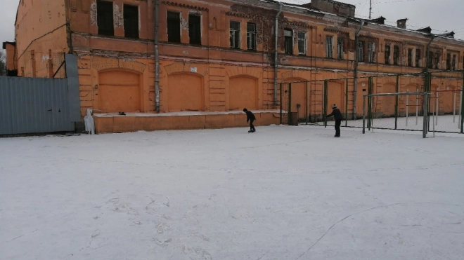 Жители Центрального района обустроили каток в Овсянниковском саду