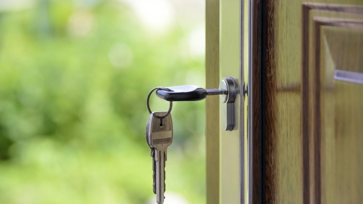 В Красногвардейском районе детям-сиротам вручили ключи от новых квартир