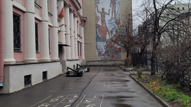  Академия Штиглица и КГА займется восстановлением мозаичного панно на фасаде спортшколы в Центральном районе