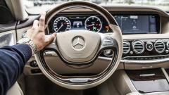 Сотрудника Смольного обвинили в получении Mercedes в качестве взятки