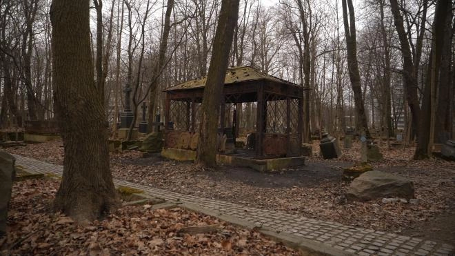 Историческая беседка на Смоленском кладбище готовится к реставрации 