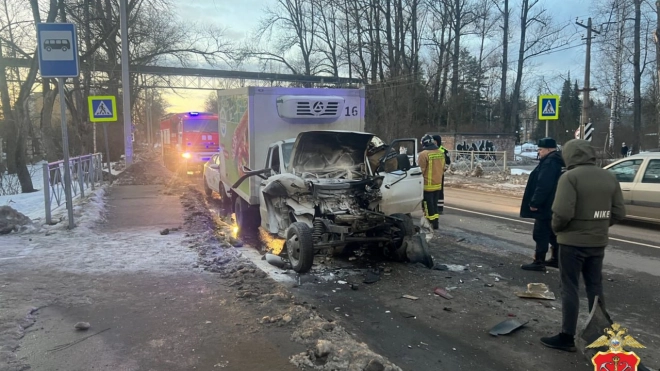 Четыре человека пострадали в ДТП с автобусом на трассе в Ленобласти