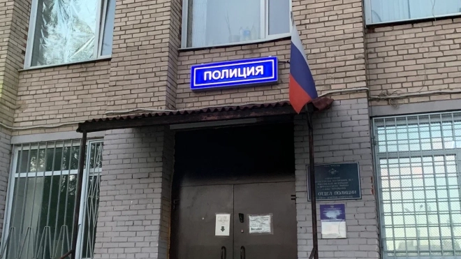 Подросток получил удар ножом в грудь на трамвайной остановке в Петербурге