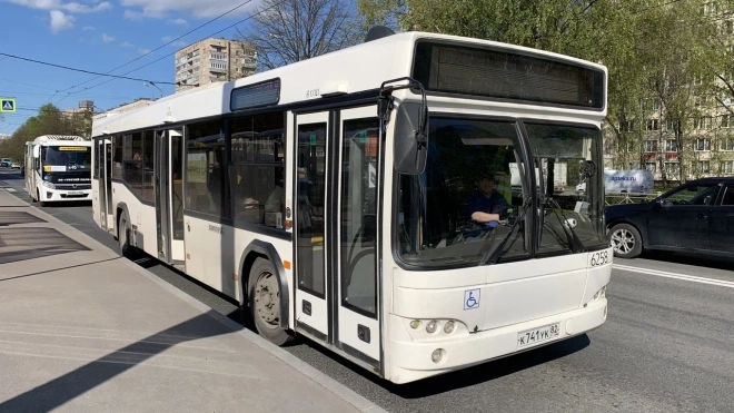 На Железноводской улице из движущегося автобуса выпала коляска с ребенком