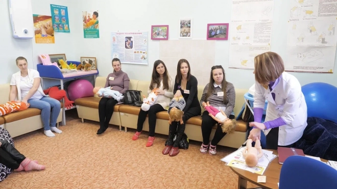 Главврач роддома: в Петербурге участились случаи домашних родов с "духовными акушерками"