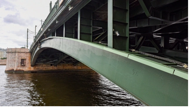 Биржевой мост уходит на капремонт в ночь на 9 октября