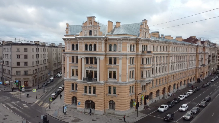Петербург выделит около 4,5 млрд рублей на реставрацию домов-памятников
