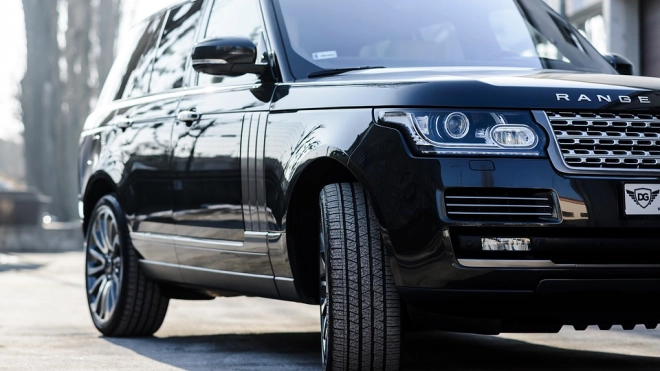 В Сестрорецке у предпринимателя угнали Range Rover за 5,8 млн рублей