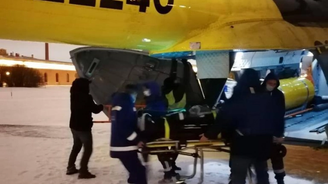 Девочку, пострадавшую в ДТП на трассе М-11, вертолетом доставили в Петербург