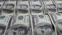 ЦБ понизил официальный курс доллара до 94,71 рубля