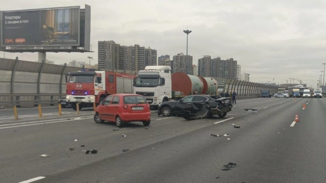 После ДТП на КАД Петербурга задержали водителя Infiniti. Погибла его беременная супруга