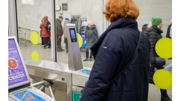 В Петербурге запустили оплату проезда в метро по биометрии