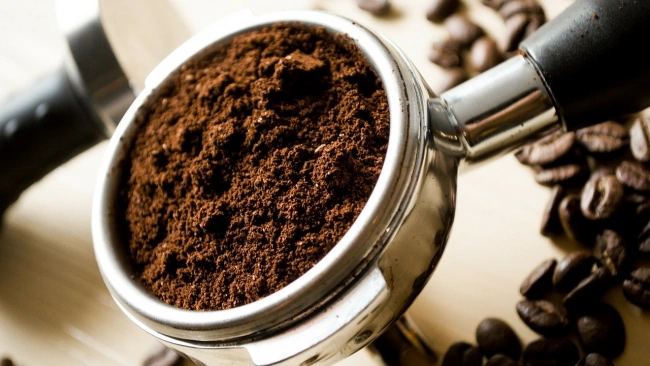 В Комблаге Петербурга не одобрили идею использования кофе в качестве средства против гололеда