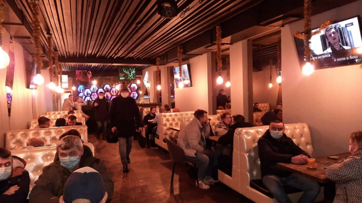 Семь баров Петербурга закрыли за несоблюдение антиковидных требований 