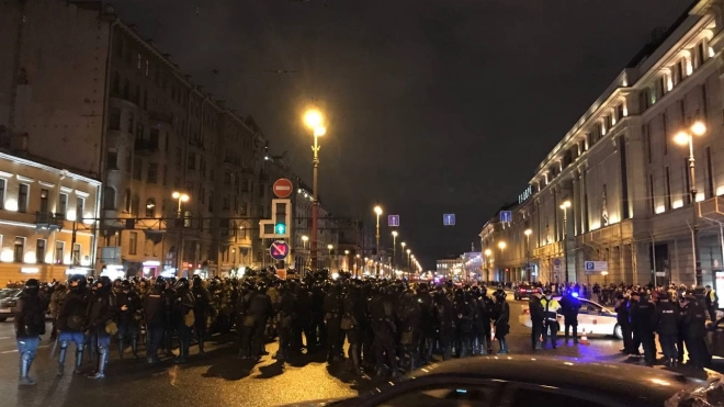 Суды Петербурга начали штрафовать за участие в протестной акции 21 апреля