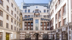 В центре Петербурга продается старинное здание на Итальянской улице