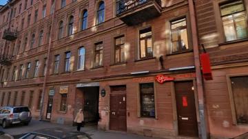 В Петербурге демонтируют балконы с исторического здания на 4-й Советской