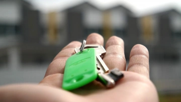 В деревне Кингисеппского района 175 жителей аварийных домов получили ключи от новых квартир 