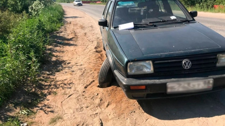 Автовладельцы жалуются на плохое состояние дорог в Ленобласти 