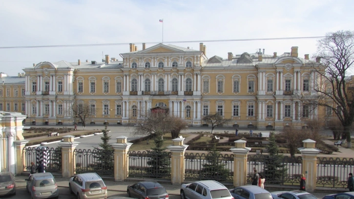 В Петербурге начали сносить один из флигелей Воронцовского дворца 
