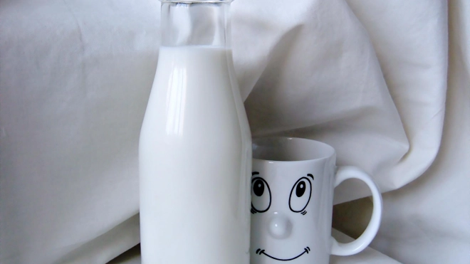 Роскачество обнаружило молоко с кишечной палочкой и кормовым вкусом и запахом