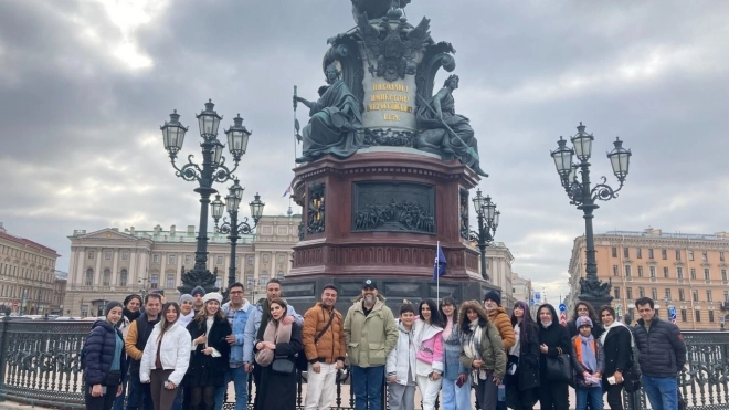 Первые безвизовые туристы из Ирана посетили Петербург