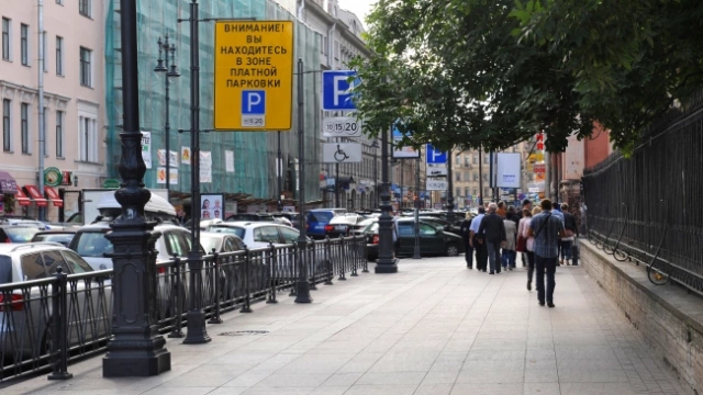 В Петроградском районе создадут платные парковки за 38 млн рублей