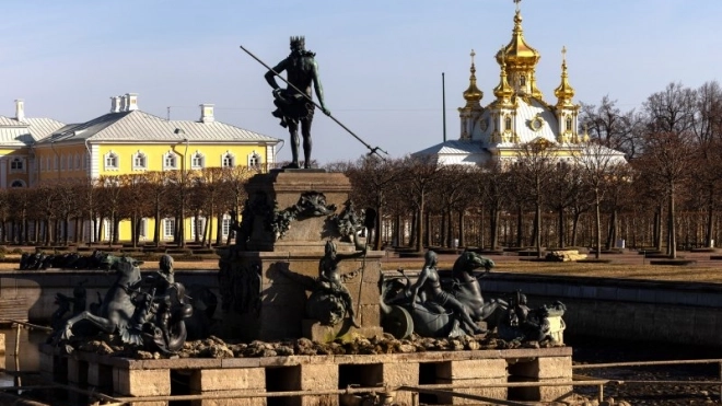 Пенсионеры смогут бесплатно посетить парки Петергофа и Ораниенбаума 9 мая