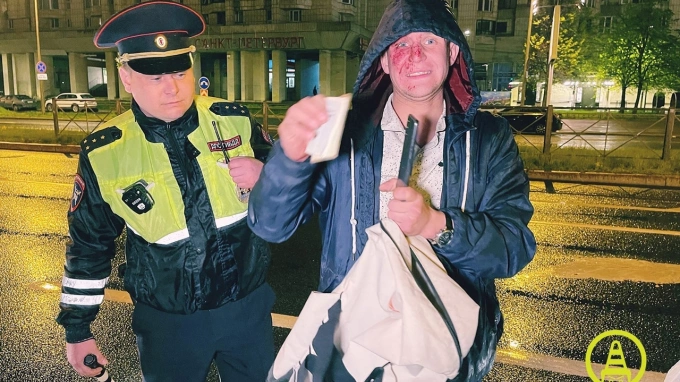 Сотрудники ДПС поймали около станции метро "Приморская" пьяного водителя Леху