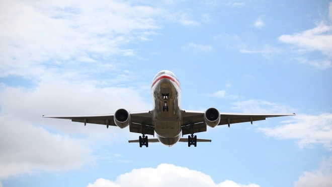 Пассажирский самолет экстренно приземлился в Волгограде из-за отказа двигателя