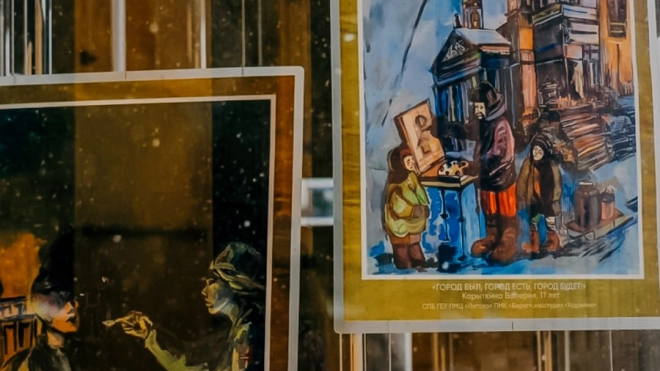 Рисунки лауреатов конкурса "Непобедимый Ленинград" украсили улицы Петербурга