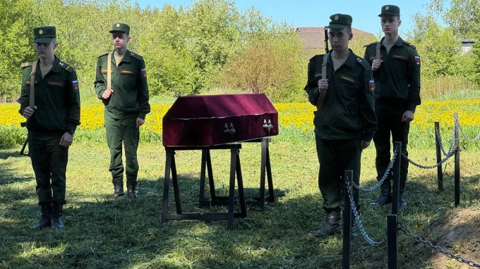 В Ленобласти состоялась церемония перезахоронения останков советских воинов на мемориале 